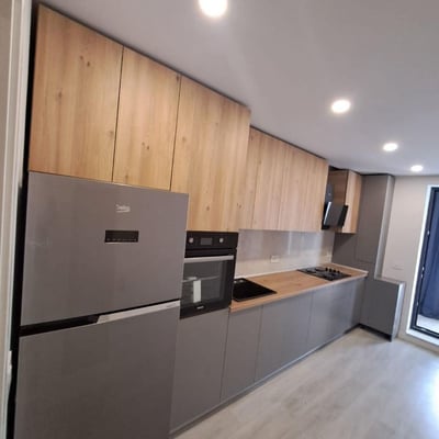 Alquiler de un espacioso apartamento amueblado de 2 habitaciones, 63 m², Constanța, Rumanía